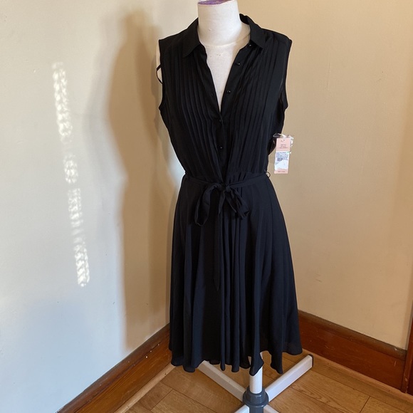 Black sleeveless elegant dress. - Picture 15 of 17
